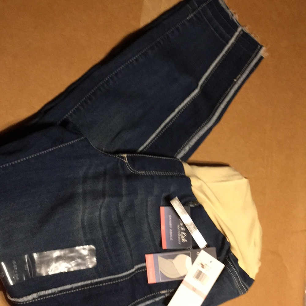 Flutter and Kick Maternity Skinny Ankle Jeans NWT